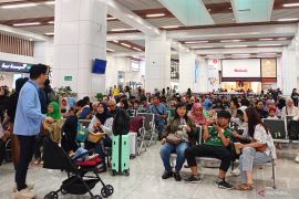 Stasiun KCIC mulai padat oleh calon penumpang sejak Rabu pagi