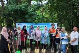 Wariskan Lingkungan Asri, WIKA Serang Panimbang Tanam 100 Pohon di SDN Cimaung 4