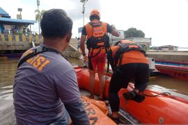 Tim SAR gabungan temukan korban tenggelam di Sungai Kapuas