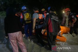 BPBD Kota Cirebon mengerahkan personel tangani banjir