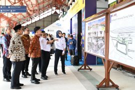 Gibran tinjau Stasiun Tawang saat Natal