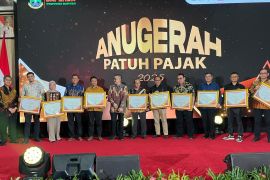 Pertamina Patra Niaga RJBB raih penghargaan pajak terbesar dari Gubernur Banten