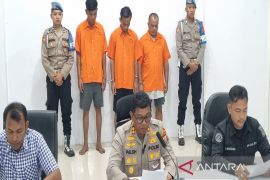 Senjata api dan fasilitas dinas hangus dalam pembakaran Polsek Muara Batang Gadis