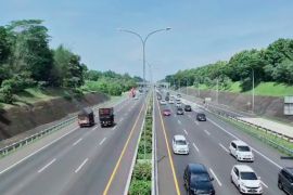 Arus lalu lintas ruas Tol Cipali melonjak signifikan pada hari libur Natal