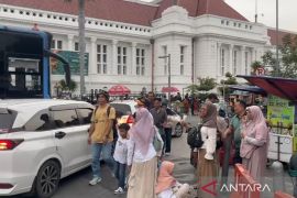 Ribuan pengunjung padati Kota Tua pada hari raya natal