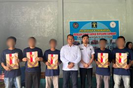 Rutan Padang berikan resmisi bagi 10 narapidana pada hari Natal