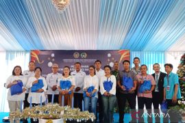 Ditjen Pemasyarakatan bagikan ratusan paket sembako di Rutan Cipinang