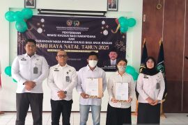 Dua warga binaan Rutan Rantau terima remisi natal 2025