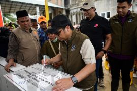 Kemkomdigi dan Indosat kolaborasi beri bansos dan internet ke Aceh Tamiang