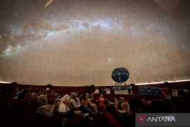 DKI kemarin, audit gedung serentak hingga penjualan tiket Planetarium