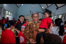 Sekda Jateng berbagi kasih dan motivasi puluhan bocah panti