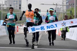 Lomba half-marathon robot humanoid di Beijing E-Town pada April 2026