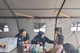 Polri gelar bakti kesehatan di Sumbar bantu tangani penyakit pascabencana banjir