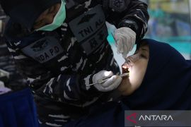 Gigi goyang bisa jadi menandakan masalah gusi dan penyangga gigi