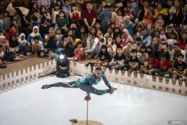 Grup akrobatik asal Rusia tampil di Semarang ramaikan liburan Natal dan tahun baru