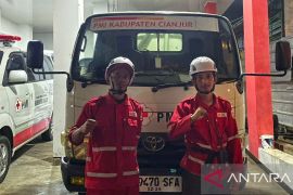 PMI Cianjur mengirim relawan dan truk tangki ke Sumatra