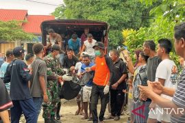 Tim SAR temukan lansia tenggelam di perairan SBB