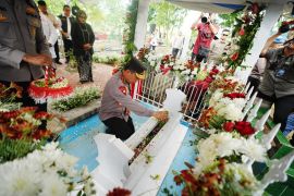Kapolri ziarah ke makam Marsinah mengenang pahlawan nasional buruh