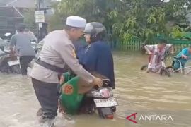 Polres Banjar turunkan tim SAR Samapta patroli lokasi banjir