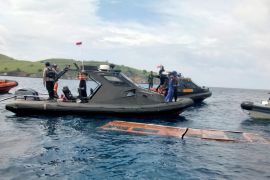 Search underway for four Spanish tourists after Labuan Bajo boat sinks
