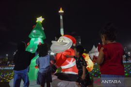 Monas tampilkan video mapping hingga ornamen Natal sambut masa libur akhir tahun
