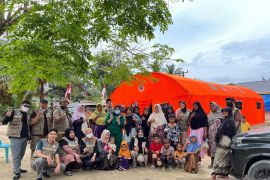 Tim PKM FK Untan membantu borban bencana banjir Aceh