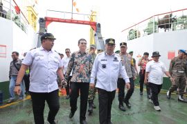 Gubernur Hidayat pastikan keamanan Pelabuhan Tanjung Kalian