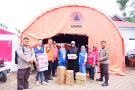 Lisda Hendrajoni tinjau pengungsian banjir Bayang Utara