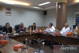 Gubernur Bali sebut jumlah wisdom turun karena kurangnya maskapai