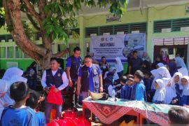 PkM FKG Unbrah, intervensi kesehatan gigi dan mulut terpadu di zona krisis pasca debris flow dan gangguan sanitasi di hulu DAS Padang