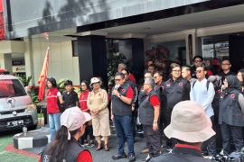 Pengiriman ambulans PDIP ke Sumatera bentuk perhatian Megawati