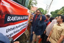 Telkomsel tambah bantuan genset dan ponsel untuk korban bencana Aceh