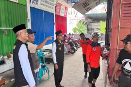 Bupati HSU beri sembako untuk korban banjir Balangan