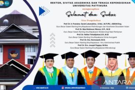 Unpatti kukuhkan lima guru besar perkuat pemerataan pendidikan Maluku