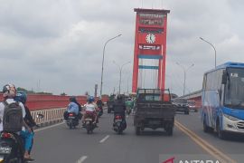 Jembatan Ampera Palembang ditutup sementara mencegah kerumunan saat pergantian tahun