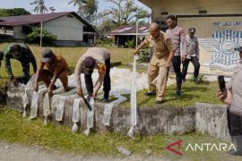 Polisi musnahkan 1.700 liter minuman keras ilegal di Maluku Tengah