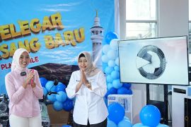 Tangis haru Sutrisno, dapatkan hadiah umroh dari PLN Babel dalam program Gelegar Pasang Baru PLN Mobile