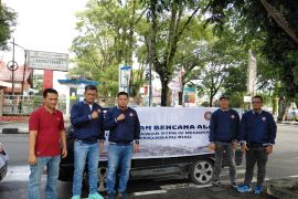 Serikat Pekerja PTPN IV Riau Regional III Riau salurkan bantuan ke Sumbar