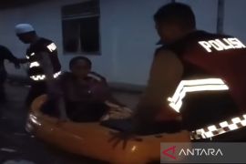 Polres Banjar mulai evakuasi lansia dan balita di lokasi terdampak banjir