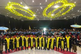 Dihadiri Gubernur NTB, Institut Elkatari gelar wisuda kedua dengan tradisi budaya