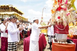 Gubernur Koster menggelar upacara penyucian di zona inti Pusat Kebudayaan Bali