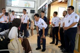 Dirut KAI serap masukan penumpang Nataru di Daop 8 Surabaya