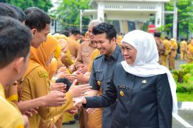 Khofifah catat pendapatan daerah Jatim 2025 lampaui target