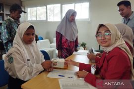 Pemkab Kudus menyalurkan beasiswa senilai Rp100 juta untuk 100 siswa