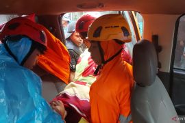 Satu rumah tertimbun longsor di Ngungun Agam, tiga warga alami luka-luka (Video)