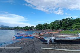 BMKG ingatkan warga waspadai gelombang tinggi di perairan Sulut