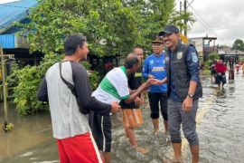 Bupati Banjar serahkan bantuan dan temui warga terdampak banjir