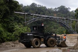 Gubernur tegaskan tak ada rencana pembongkaran Jembatan Warisan Dunia