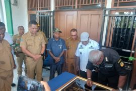 Bupati John Rettob resmikan fasilitas Puskesmas Kokonao