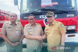 DKI Jakarta hibahkan mobil damkar untuk Padang Panjang